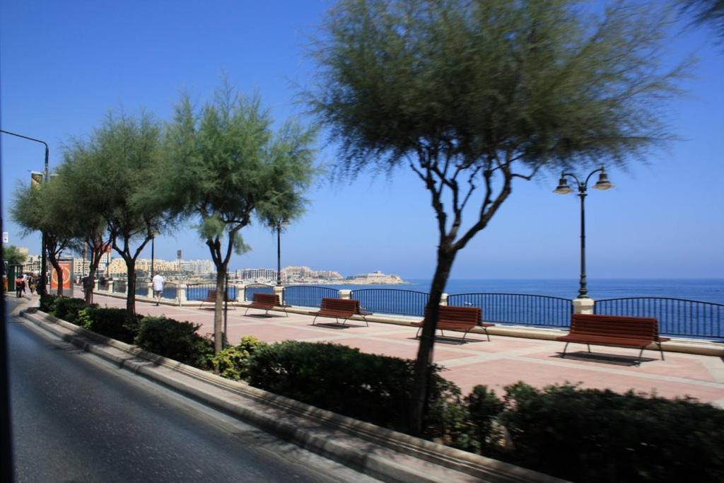 Superlative Apartment With Valletta And Harbour Views Сліма Екстер'єр фото