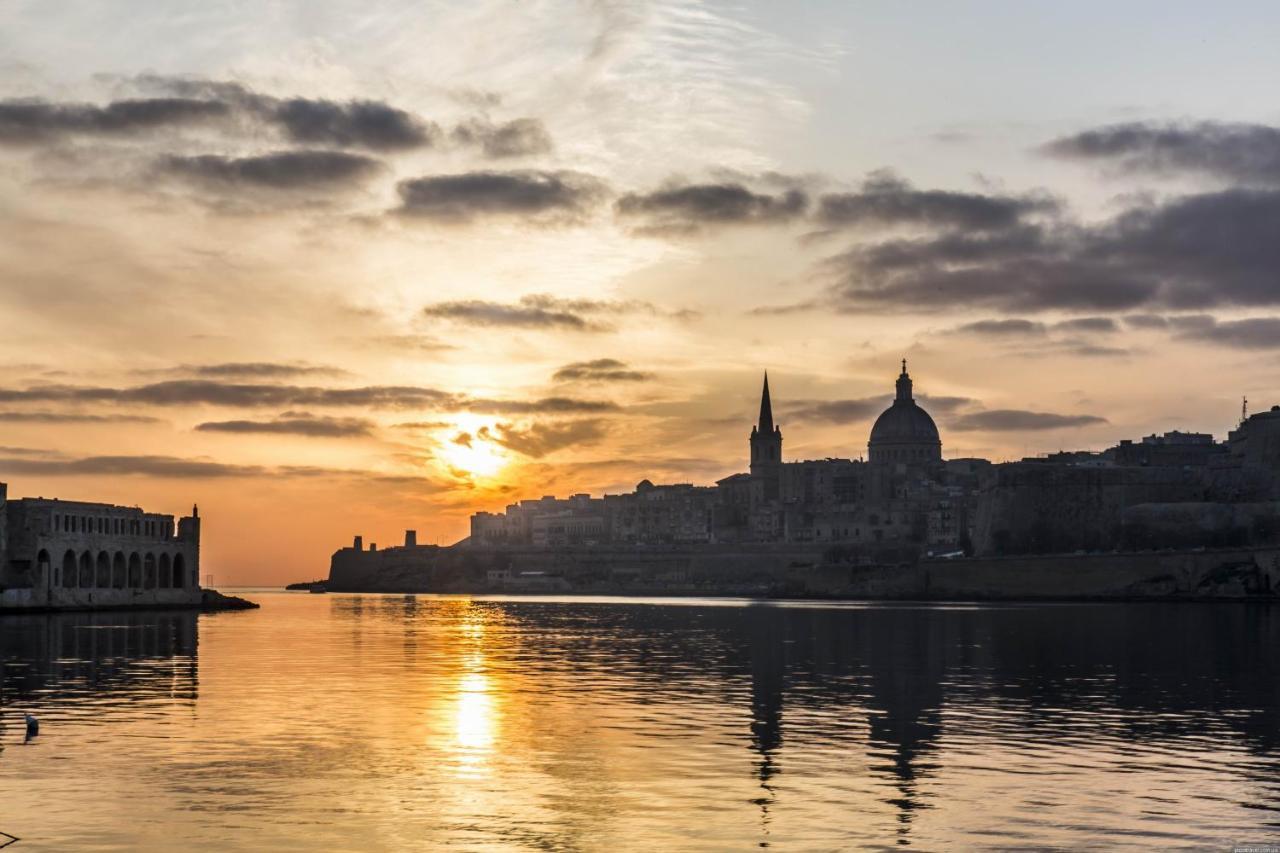 Superlative Apartment With Valletta And Harbour Views Сліма Екстер'єр фото